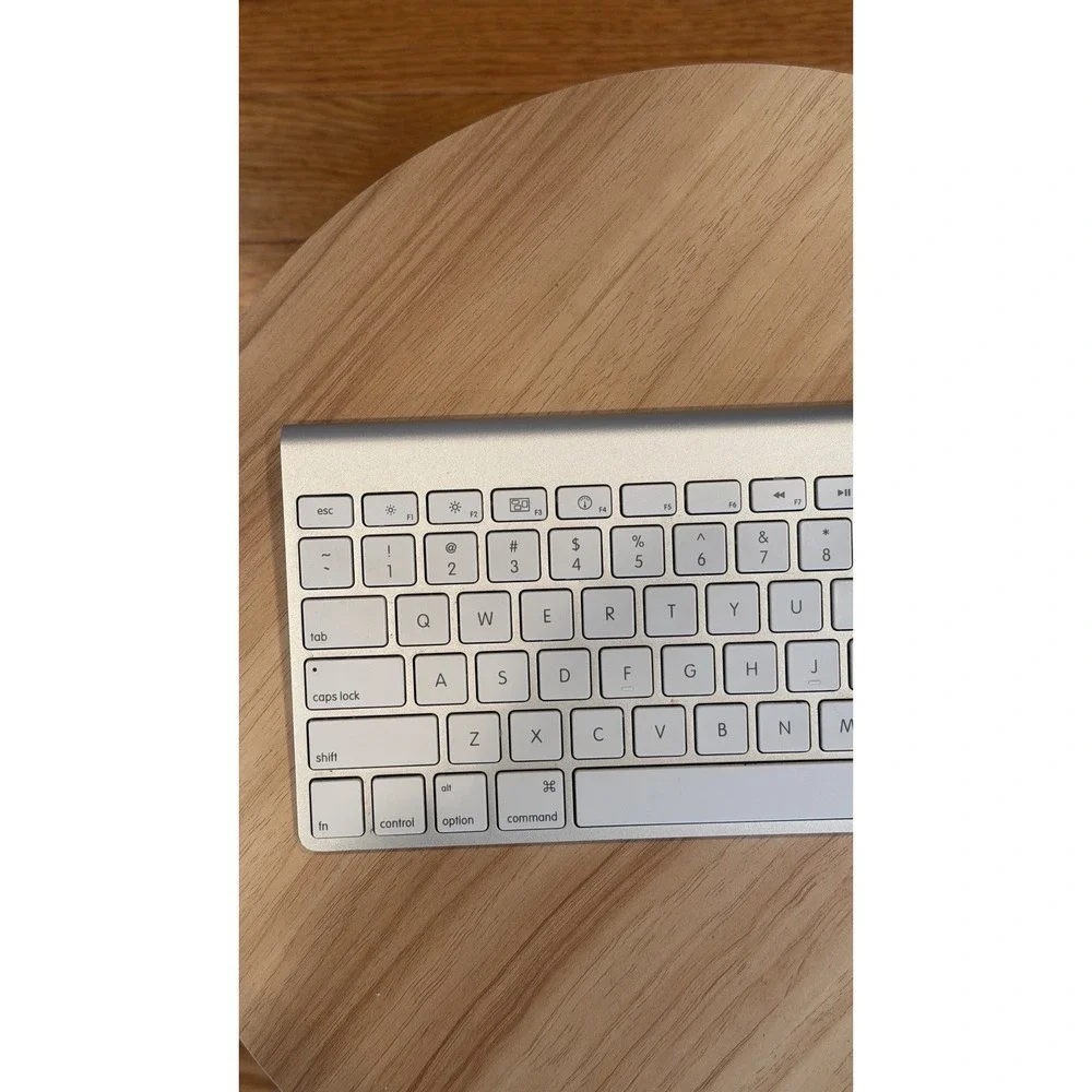 Apple A1314 Wireless Keyboard - MC184LL/B‎
